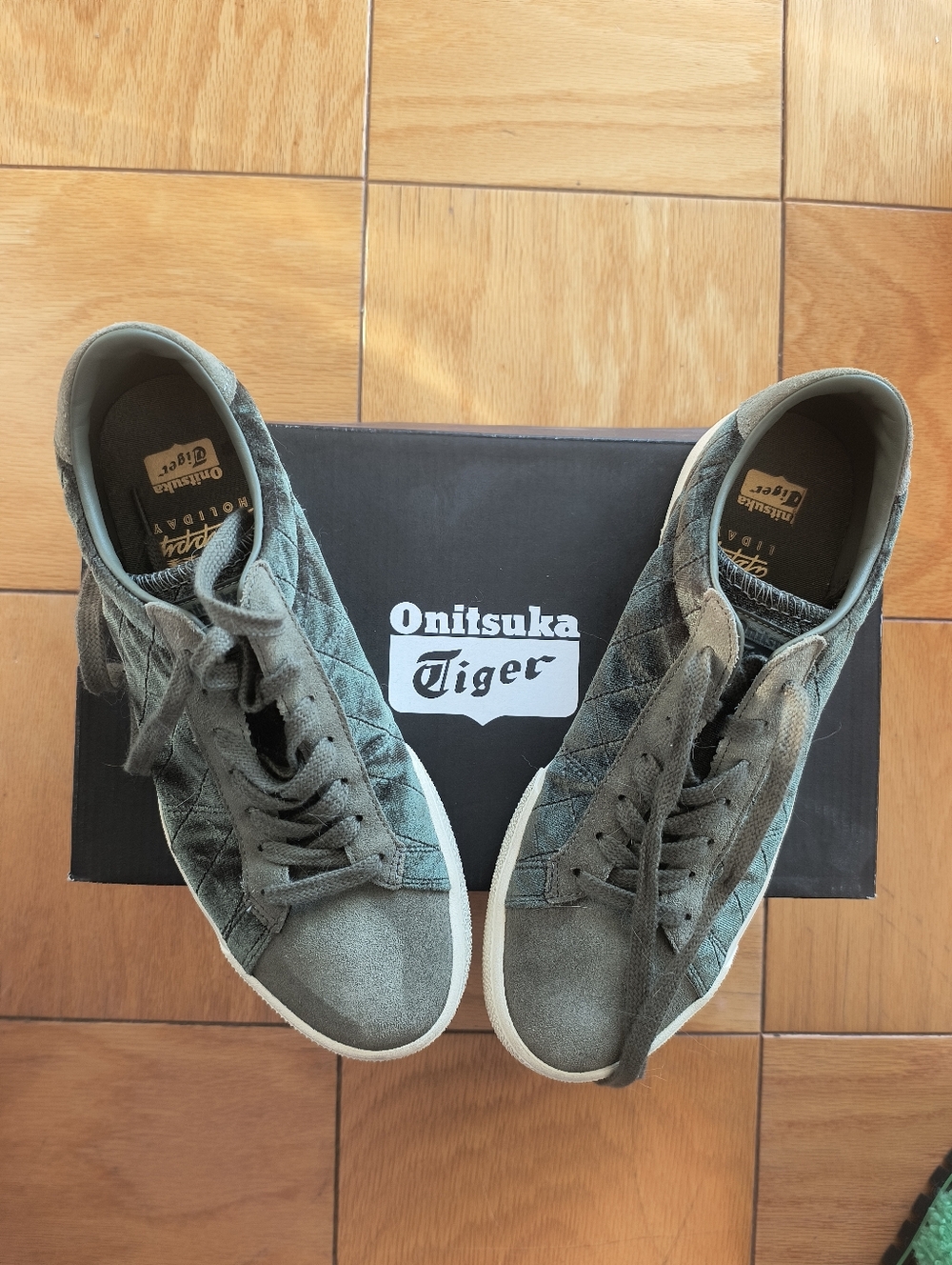 Onitsuka Tyger Milliary Green Sneakers Rare Holliday Quilted Sz Women 10 /M 8.5 - Picture 3 of 7